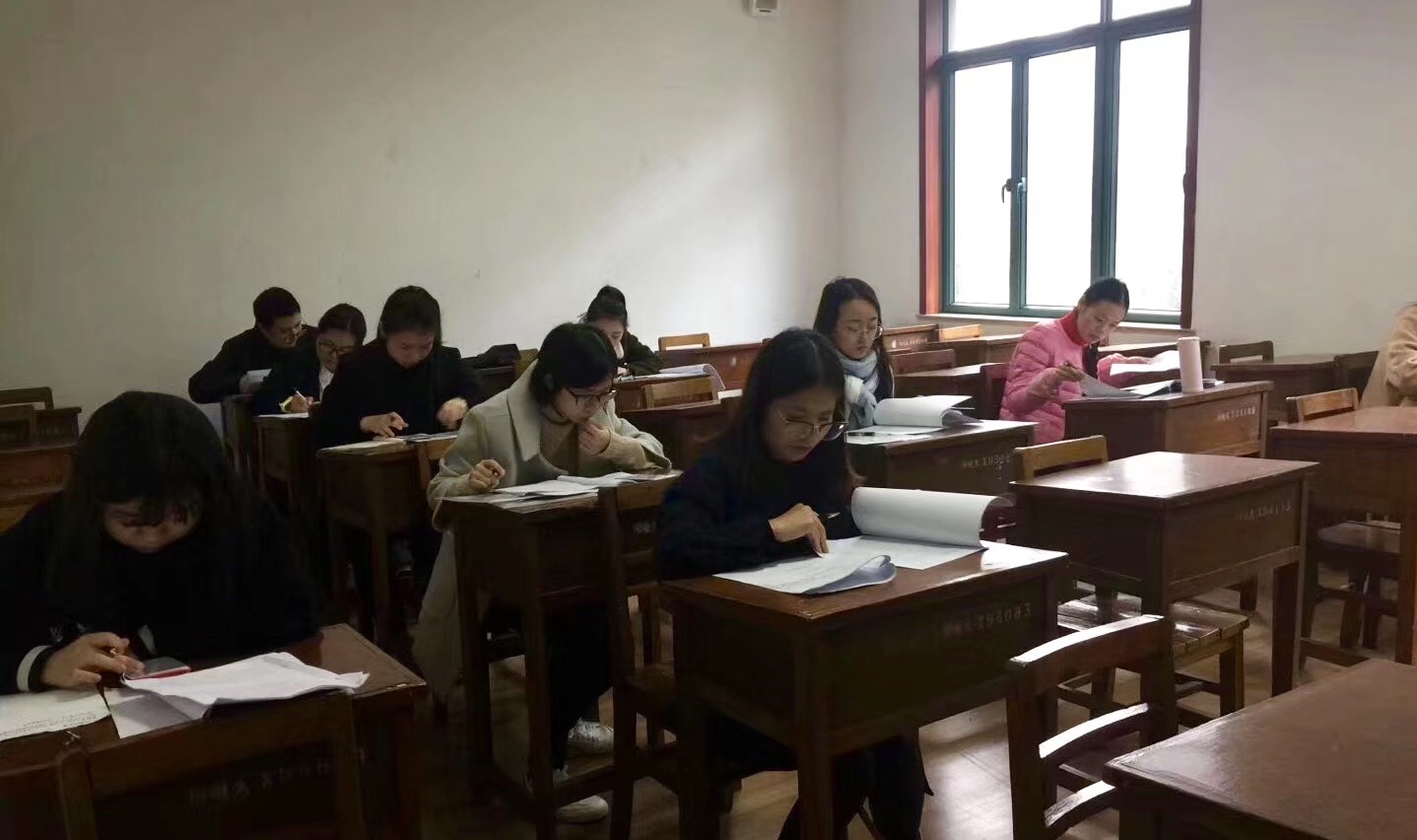 学生答辩现场